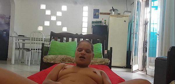  Pelo coronavirus - covid19. Não vou pro puteiro !!! Gozei fazendo chamada de video com a paty bumbum !!! Vou mandar o contato dela para os amigos putanheiros 13 - 988642871 apenas 20 reais 10 minutos ( ela cobra antecipado )